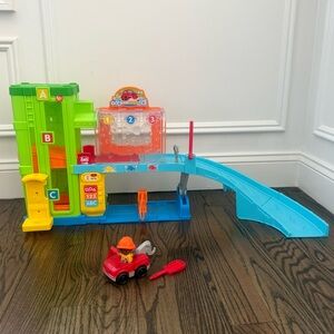Fisher-Price Little People Light-Up Learning Garage Electronic Musical Playset